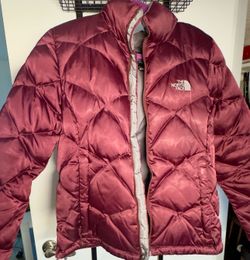 The North Face Women’s Quilted Jacket – Size M – Maroon – LIKE NEW!