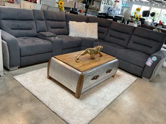 🔥🔥Elegant sectional on clearance only $1899🔥🔥