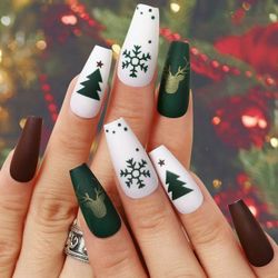 Christmas Press On Nails $3 - New/ Green & White