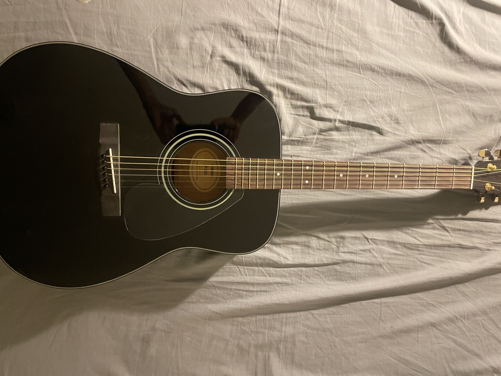 Yamaha F335 Acoustic Guitar