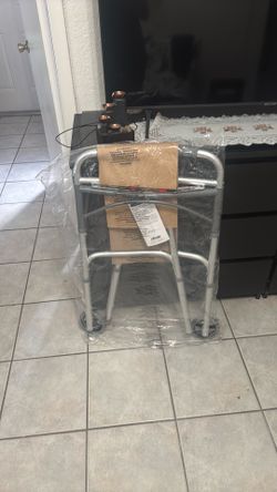 Brand new walker! Caminadora nueva