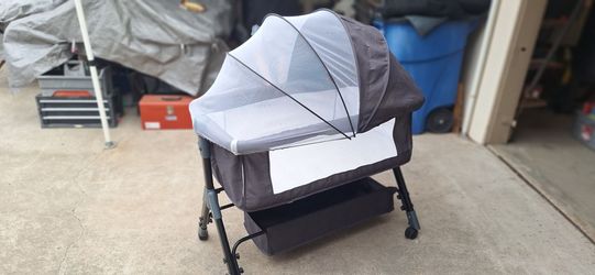 Baby Bassinet with Canopy and Wheels