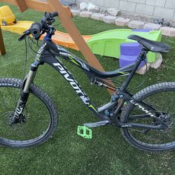 Pivot 26” Mach 5.7 Carbon Fiber Mtb