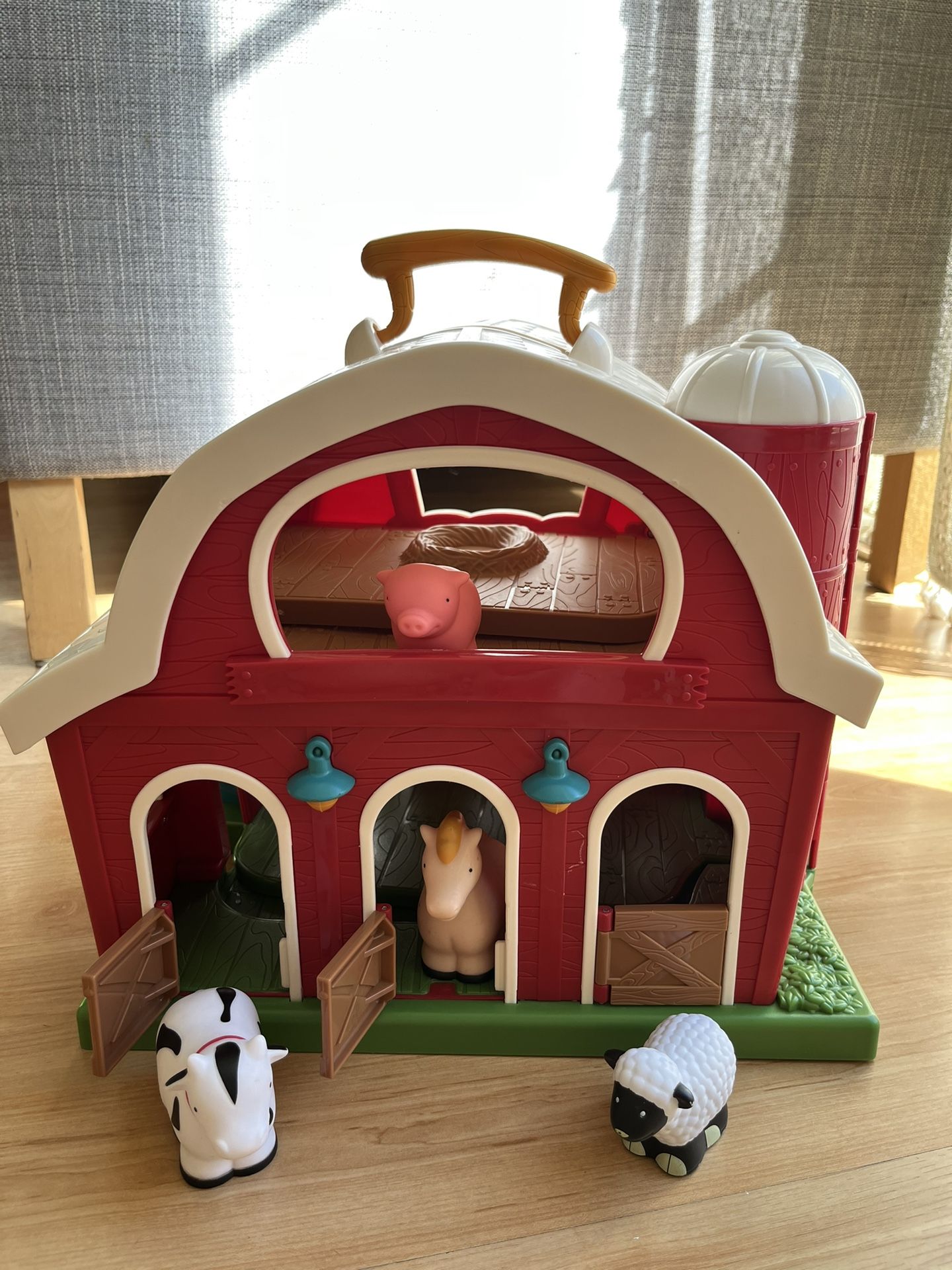 Battat– Big Red Barn, Animal Farm Playset – Learning Toy for Toddlers, 18M Plus, 13.5" x 9"x 12"