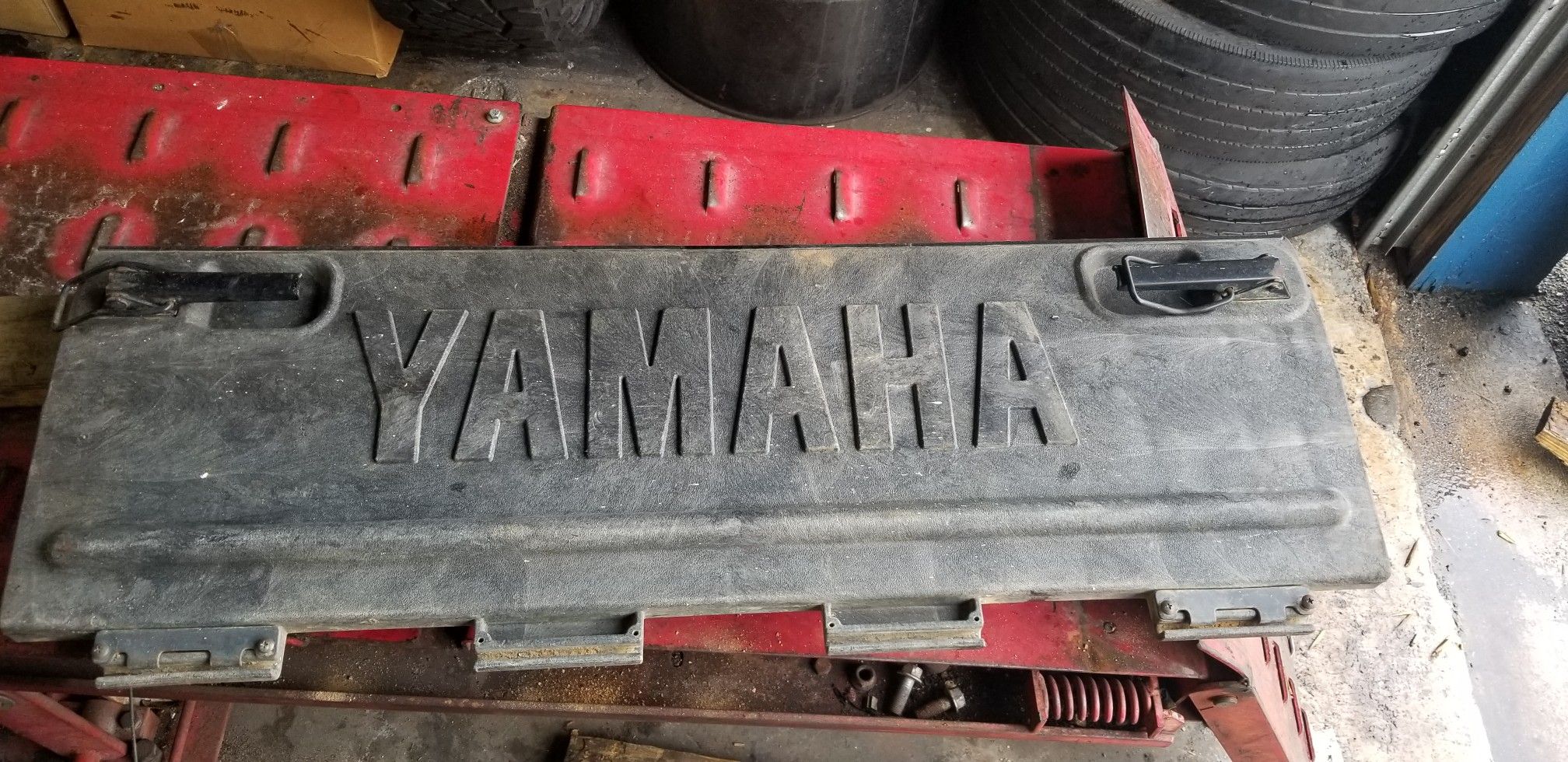 Yamaha rhino tailgate