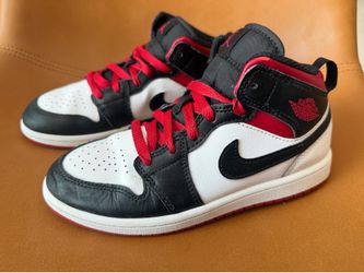 Boys Air Jordan 1 Gym Red Black Toe Size 2Y