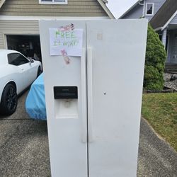 Free Working Upright Amana Refrigerator/ Freezer 