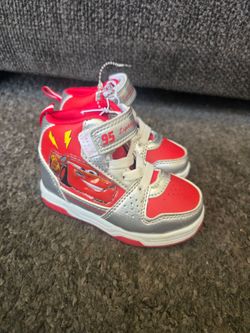 Tenis. De cars 6c. Con luz