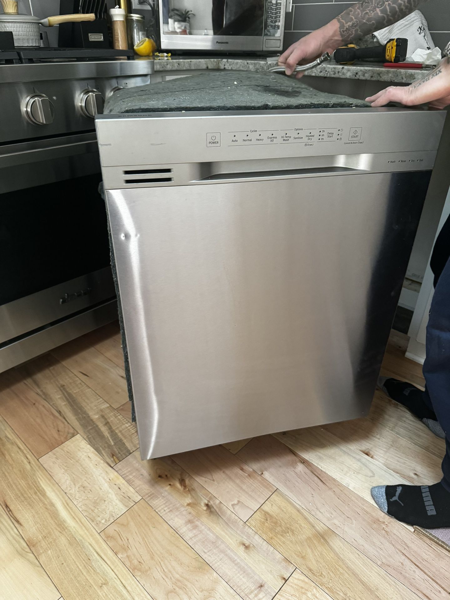 Samsung Dishwasher Brand New Used Once $110 OBO 