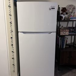 Fridgaire 13.9 Cu. Ft. Top Freezer Refrigerator