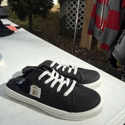 Black and white slip-on shoes size 43