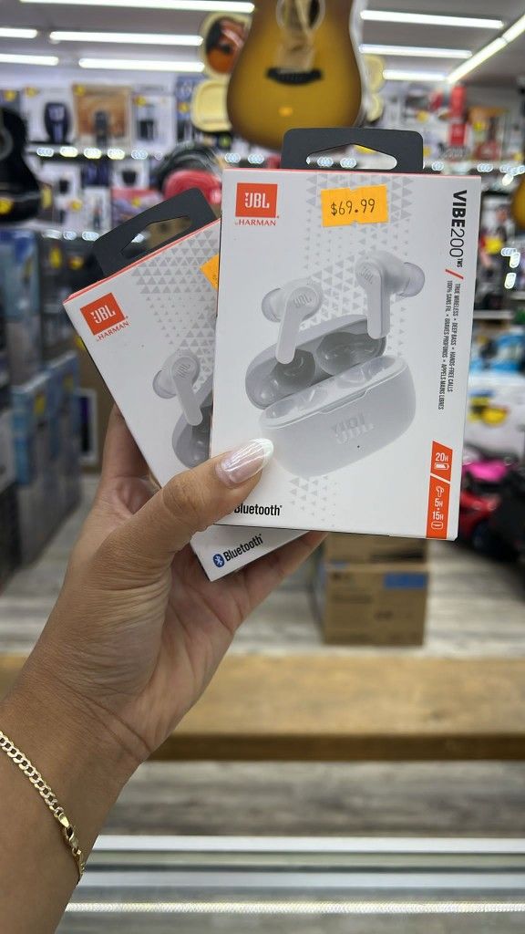 JBL. VIBE 200. EARBUDS. . BRAND NEW