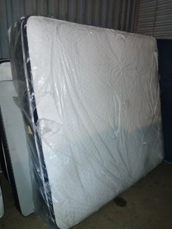 ** KING PILLOWTOP MATTRESS