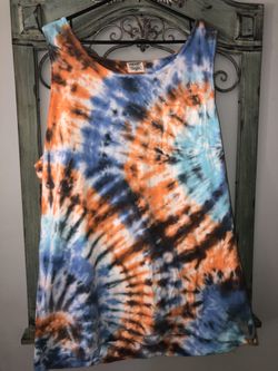 Tie dye men’s tanks!