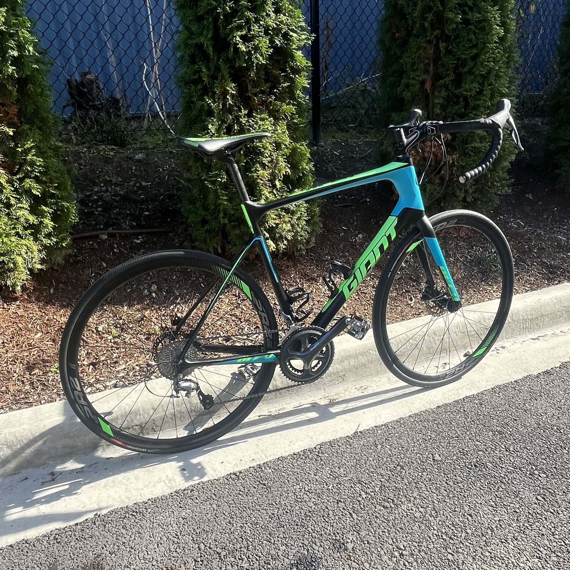 Giant Defy Advanced 3 – 55 cm – Carbon Road Bike 