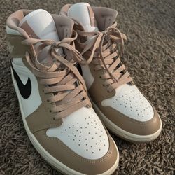 Air Jordan 1 Mid