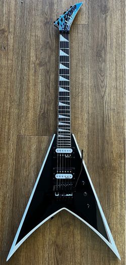 Jackson JS32 King V Electric Guitar locking Tremolo