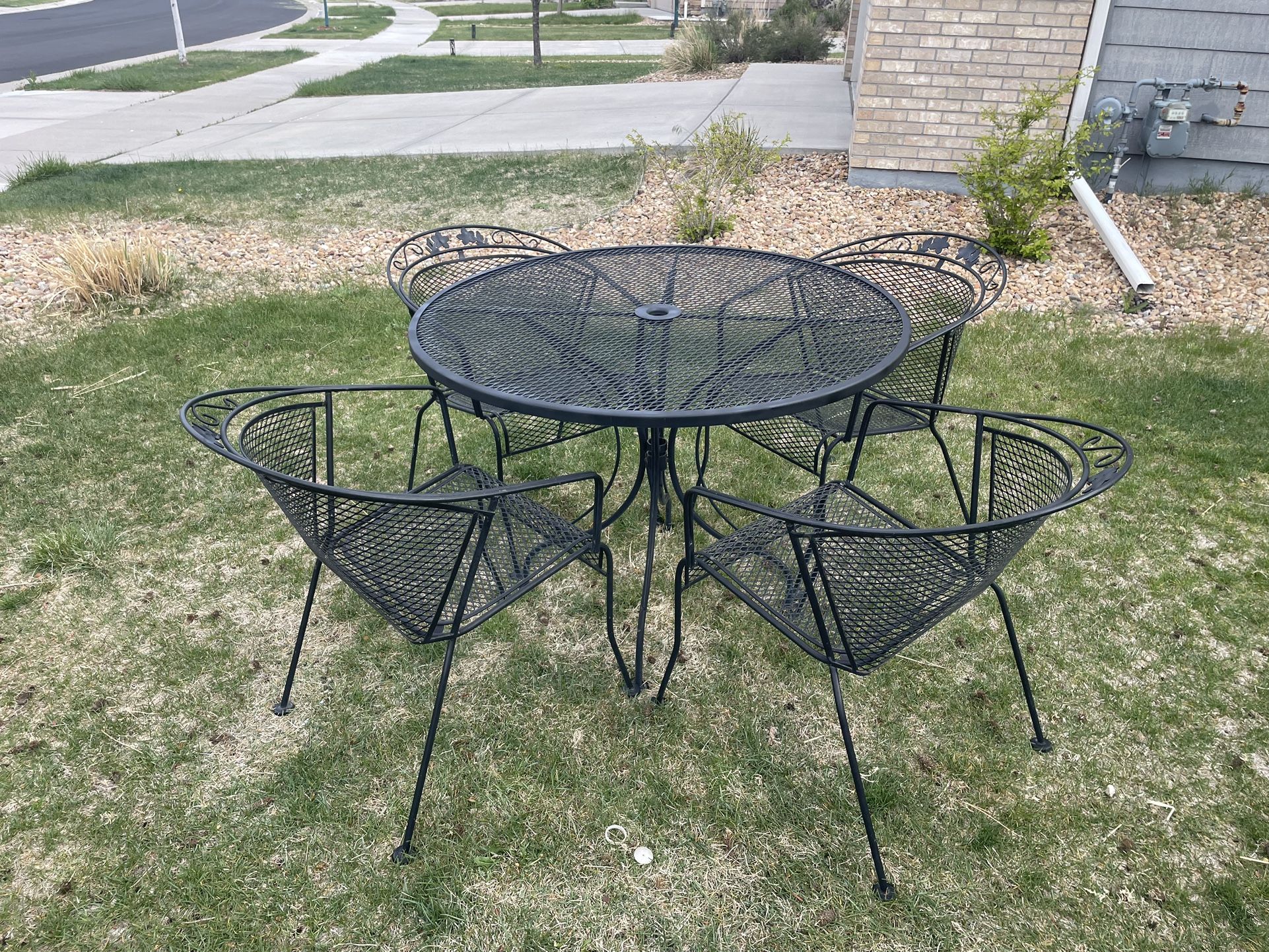 Wrought Iron 42" Table & 4 Barrel Back Chairs Patio