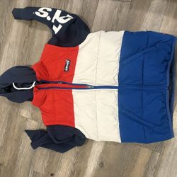 Levi's red and blue puffer jacket #puffer #winterwear