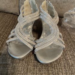 Size 6 Silver Heels  Worn For 2  Hours