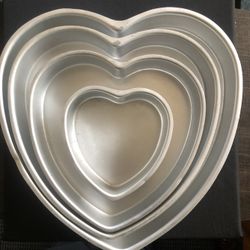 WILTON HEART 4-Tier Heart Pan Set