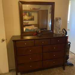 Dresser 9 Drawers And Mirror 