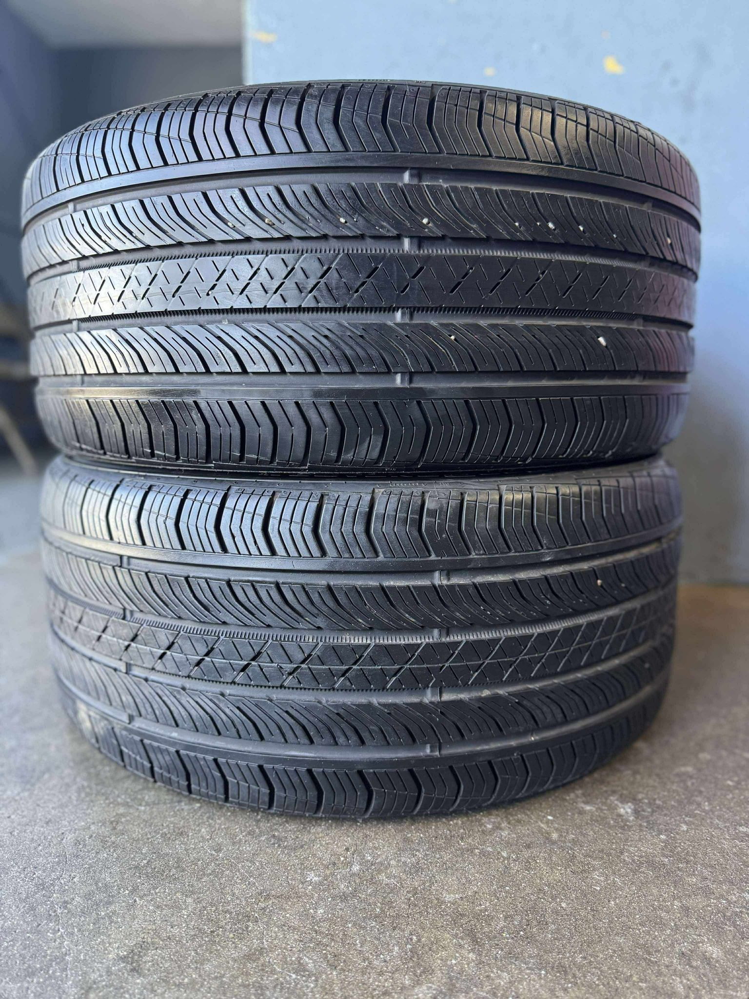 275/35/19. Continental