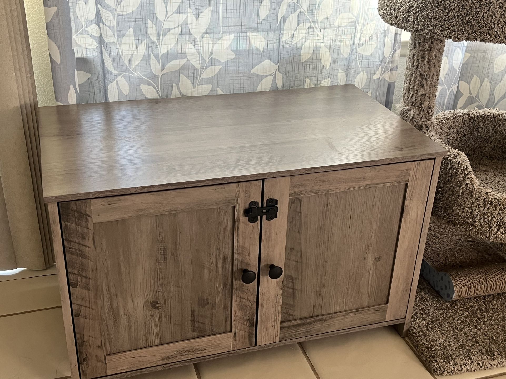 Litter Box Enclosure/ Furniture