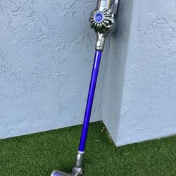 Dyson V6