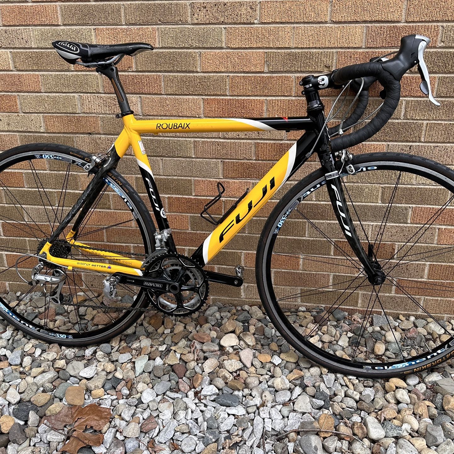 Fuji Roubaix Carbon Road Bike 52cm (Sm/Med) for Sale in Morton