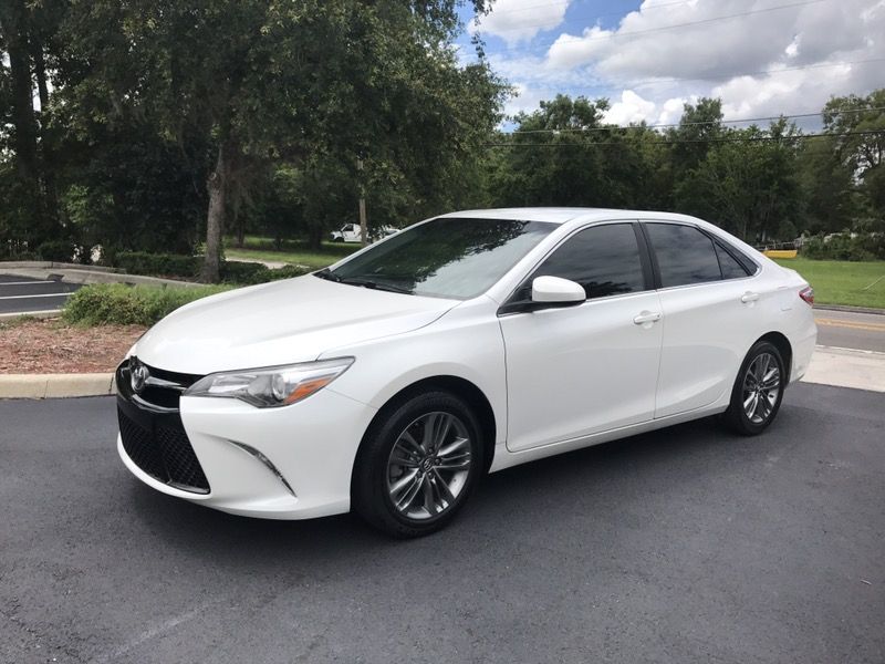 2016 Toyota Camry SE **19,000 miles**Perfect