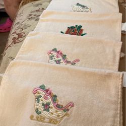 4  Towels Christmas 