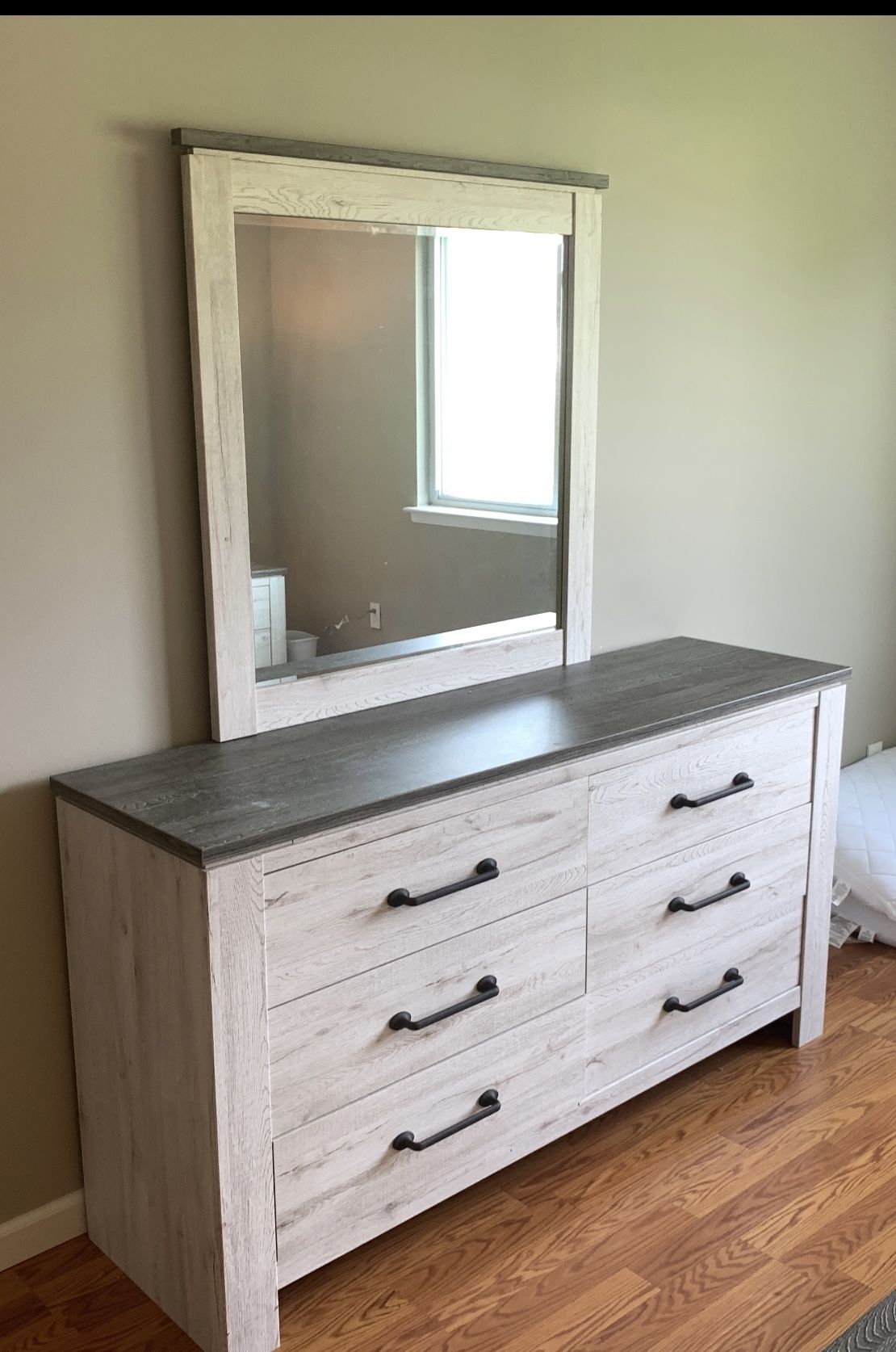 Queen Side Bedroom Set