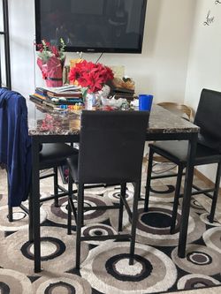 Dinette Set W/Table & 4 Chairs