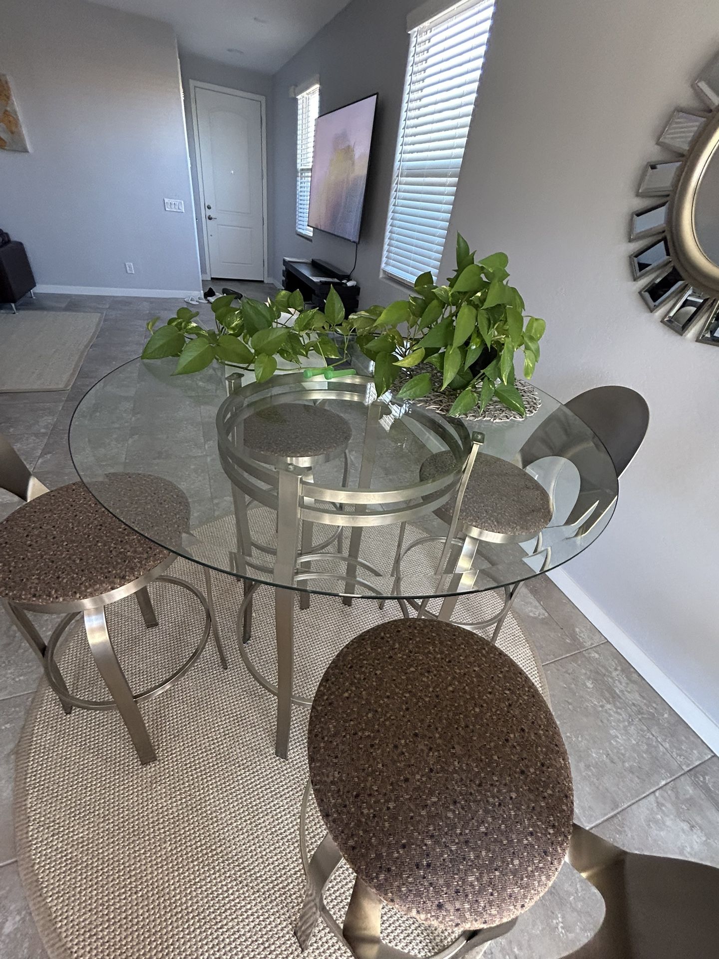 Round Dining Table With 4 Chairs