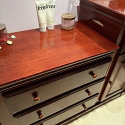 DRESSER