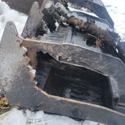 hydraulic grapple bucket attachment for a skid steer,