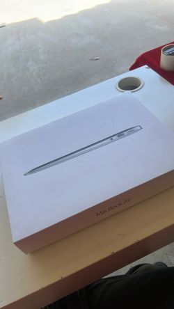 2014 13” MacBook Air laptop computer w/box