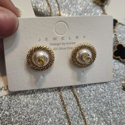 Pearl And Gold Elegant Fashion Earrings 