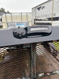 UnderCover Truck Bed Tonneau Cover