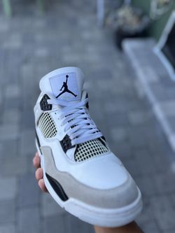 Jordan 4 “Military Black”