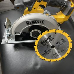 DEWALT 20V MAX CIRCULAR SAW 6-1/2 NEW BLADE INCLUDED HEAVY DUTY TOOL ONLY $100 FIRM NEW
