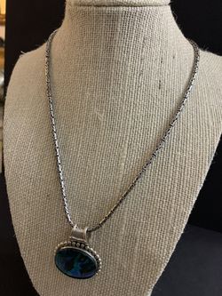 Beautiful Silver and Abalone pendant necklace 18” inches long