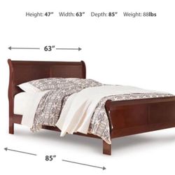 🛏 Queen Sleigh Bed – 63 x 85 x 47 | Ashley Furniture