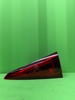 2020 2021 2022 2023 Mercedes-Benz SUV GLE350 GLE450 GLE580 GLE53 GLE63  Right Passenger Side Trunk Lid / Inner Tail Light OEM A1679069906