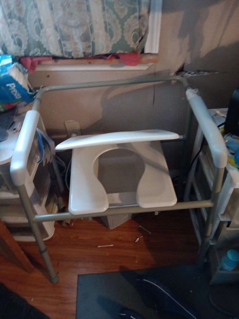 Bedside potty chair