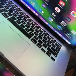 Apple MacBook Pro 15” Quad Core I7, 16GB Ram, 500GB SSD $375