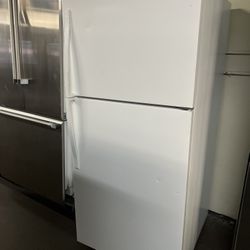 Whirlpool 18 Cu Ft Top Freezer Refrigerator Apartment Size