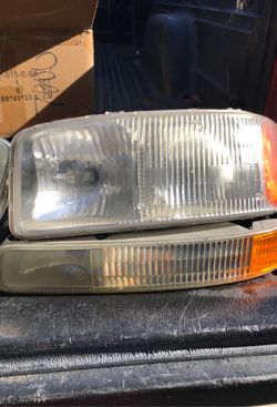 OEM 99-06 GMC Sierra/ Yukon headlights and blinkers set