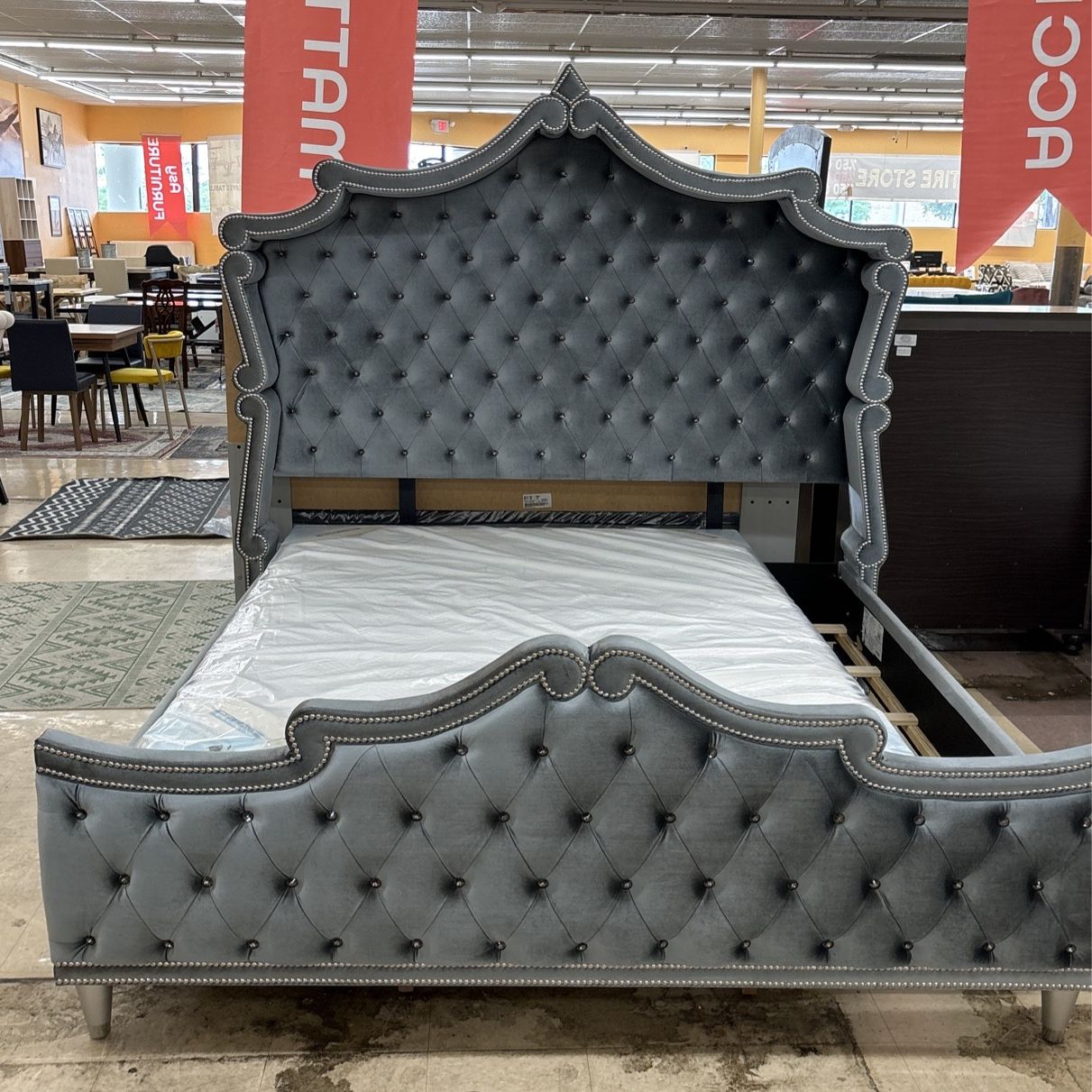 MEGA SALE 😱😱 Traditional Style Steel Velvet King Size Bedroom Set 🫶🏻🤎🤍❣️